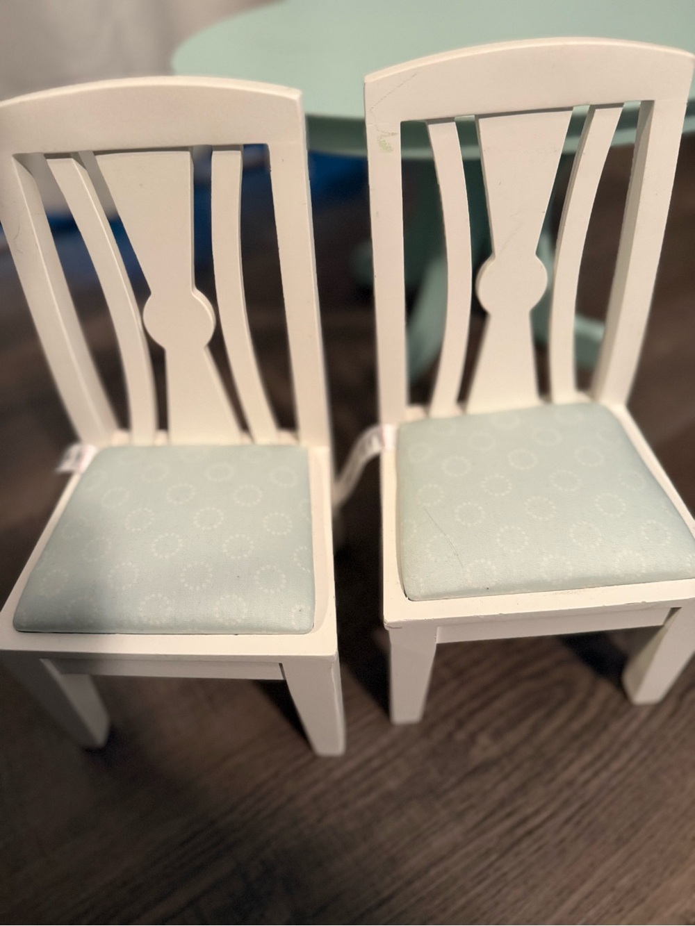 American Girl Mint Green Oval Dining Table & Two Chairs - Picture 4 of 10